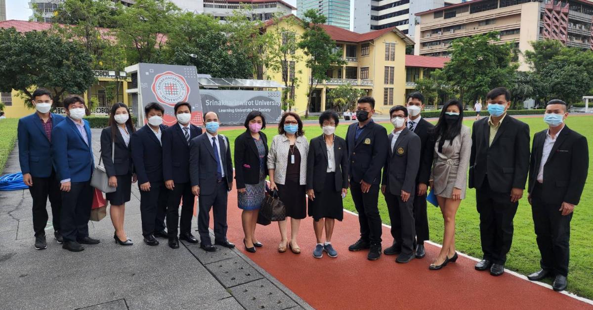 นิสิตหลักสูตรการศึกษามหาบัณฑิต สาขาวิชาการบริหารการศึกษา วิทยาลัยการจัดการ กรุงเทพฯ เข้าศึกษาดูงานคณะศึกษาศาสตร์ มหาวิทยาลัยศรีนครินทรวิโรฒประสานมิตรฯ